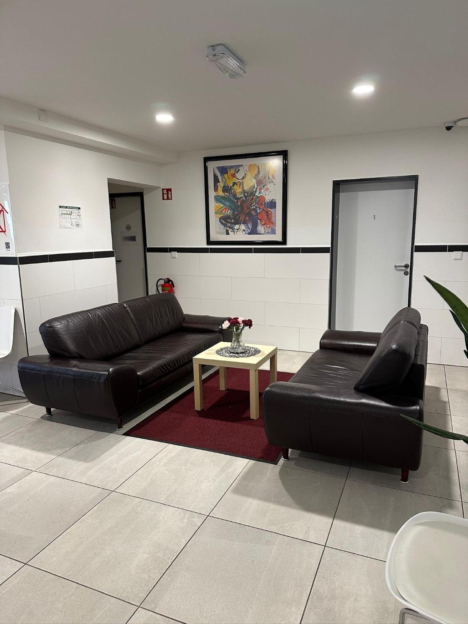 Mk Hostel Oyten - Free Wifi & Parking - 24H Check-In Bagian luar foto
