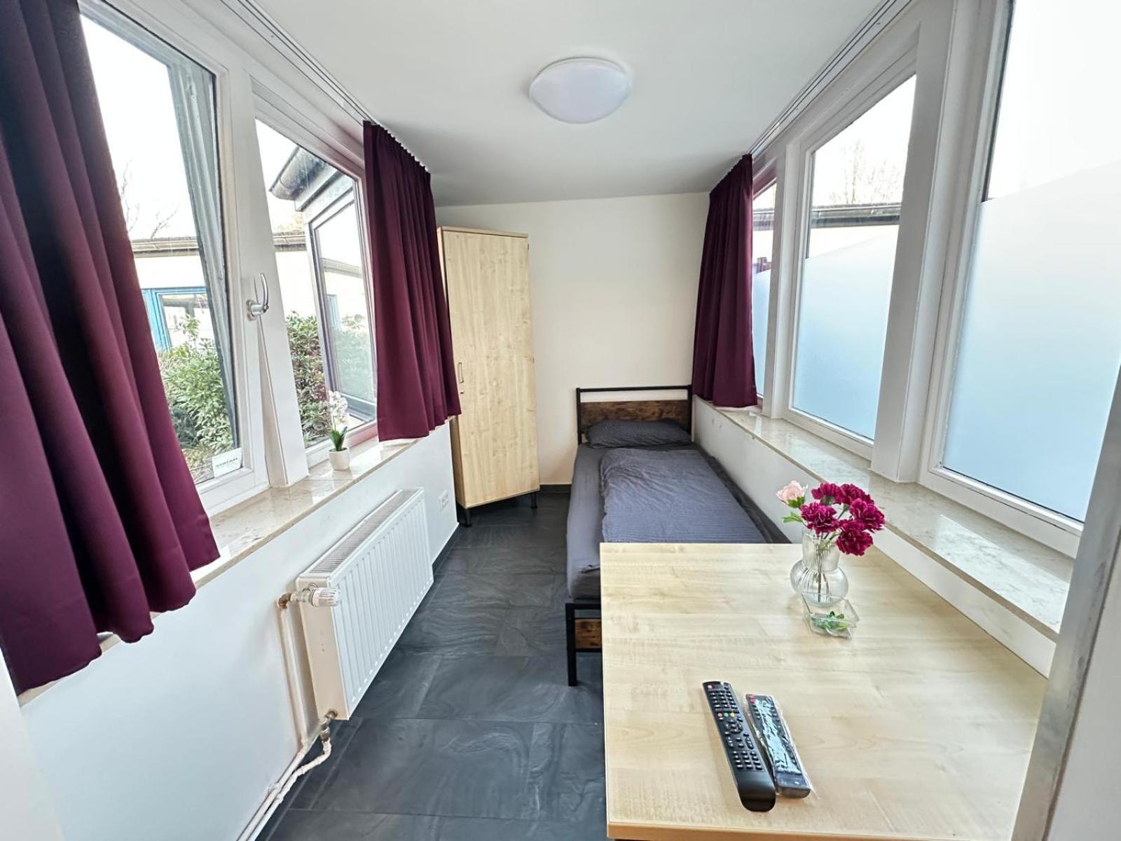 Mk Hostel Oyten - Free Wifi & Parking - 24H Check-In Bagian luar foto