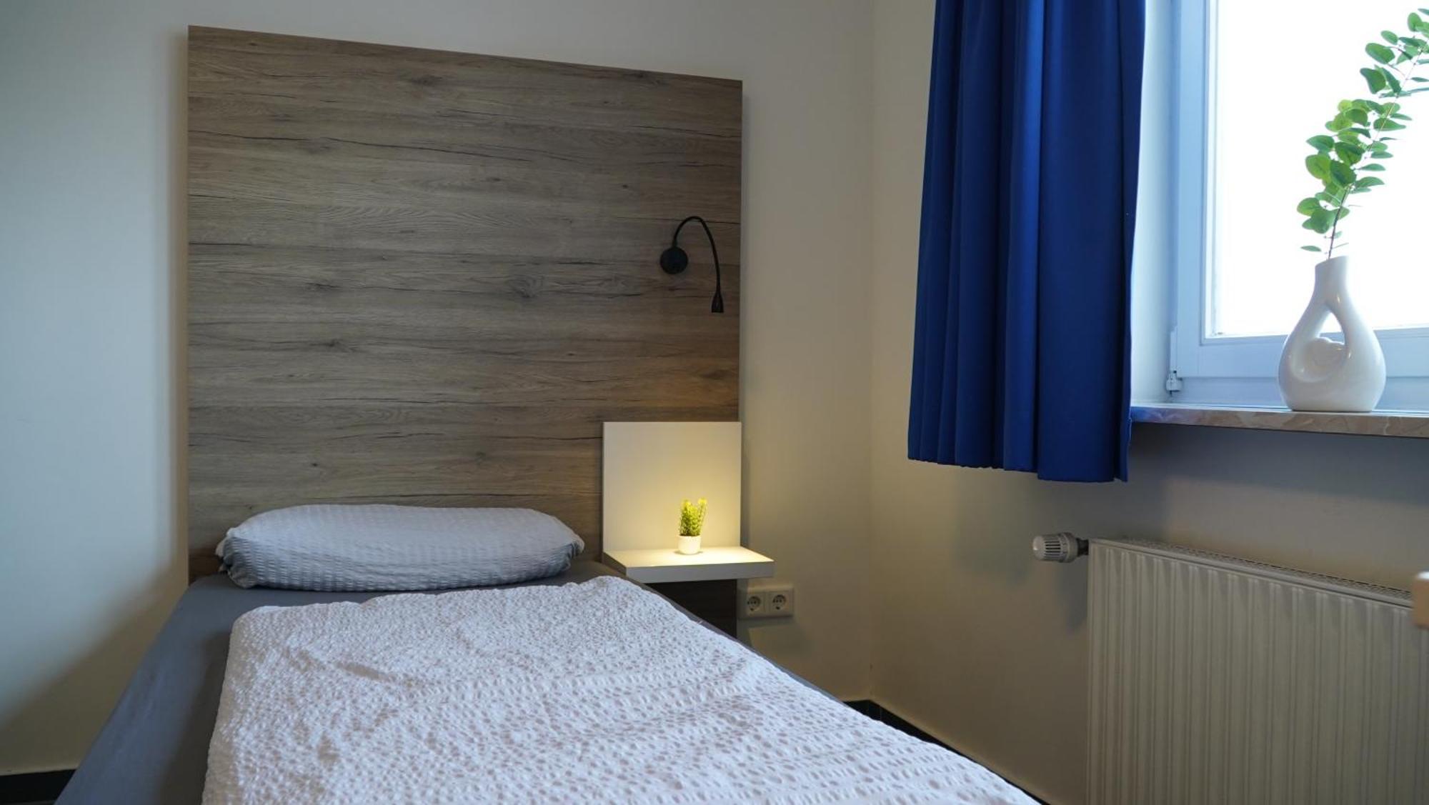 Mk Hostel Oyten - Free Wifi & Parking - 24H Check-In Bagian luar foto